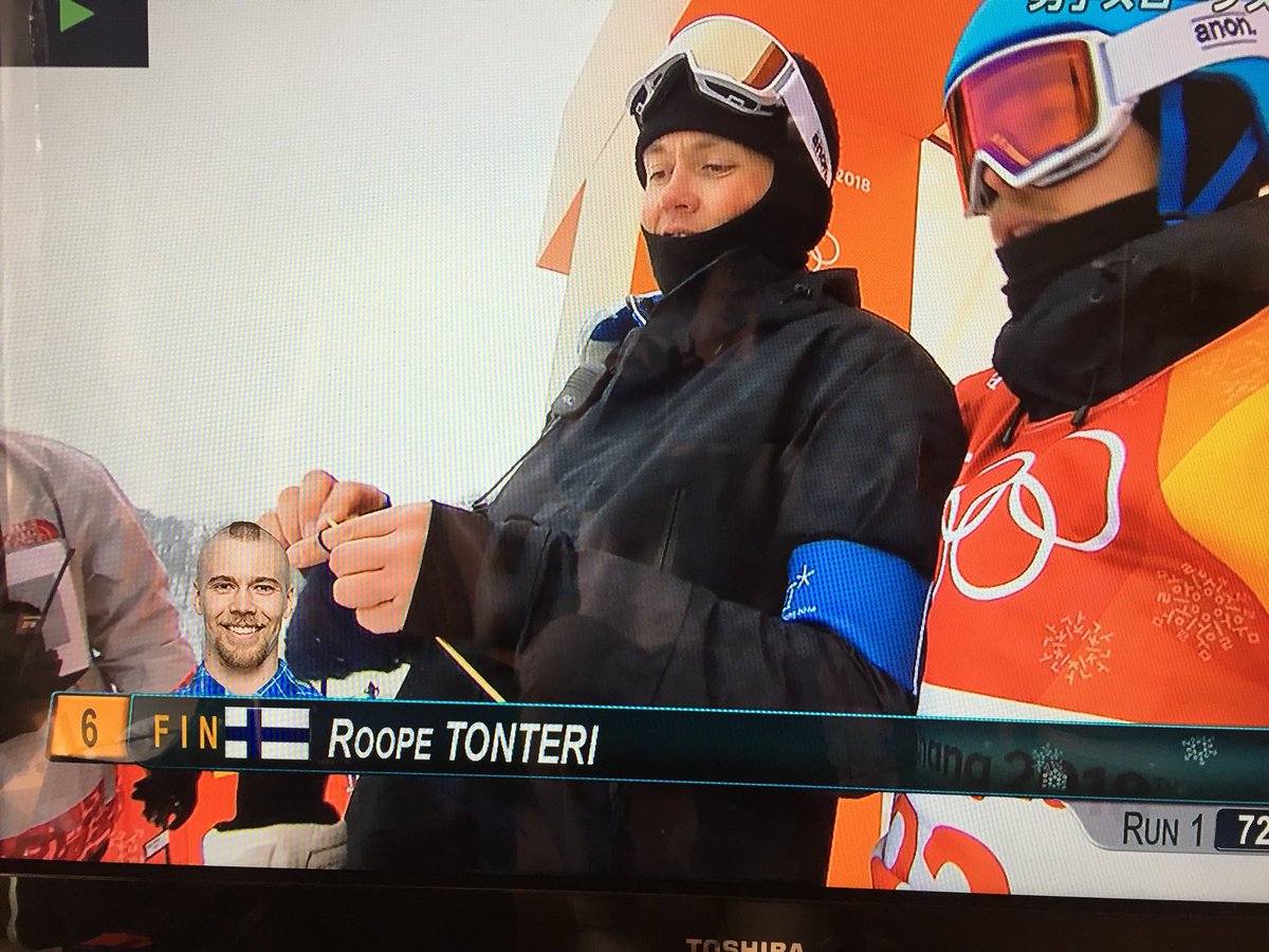 平昌五輪 スノーボードのスタート地点で編み物をコツコツしているコーチがいる 実は恒例行事のようです Togetter