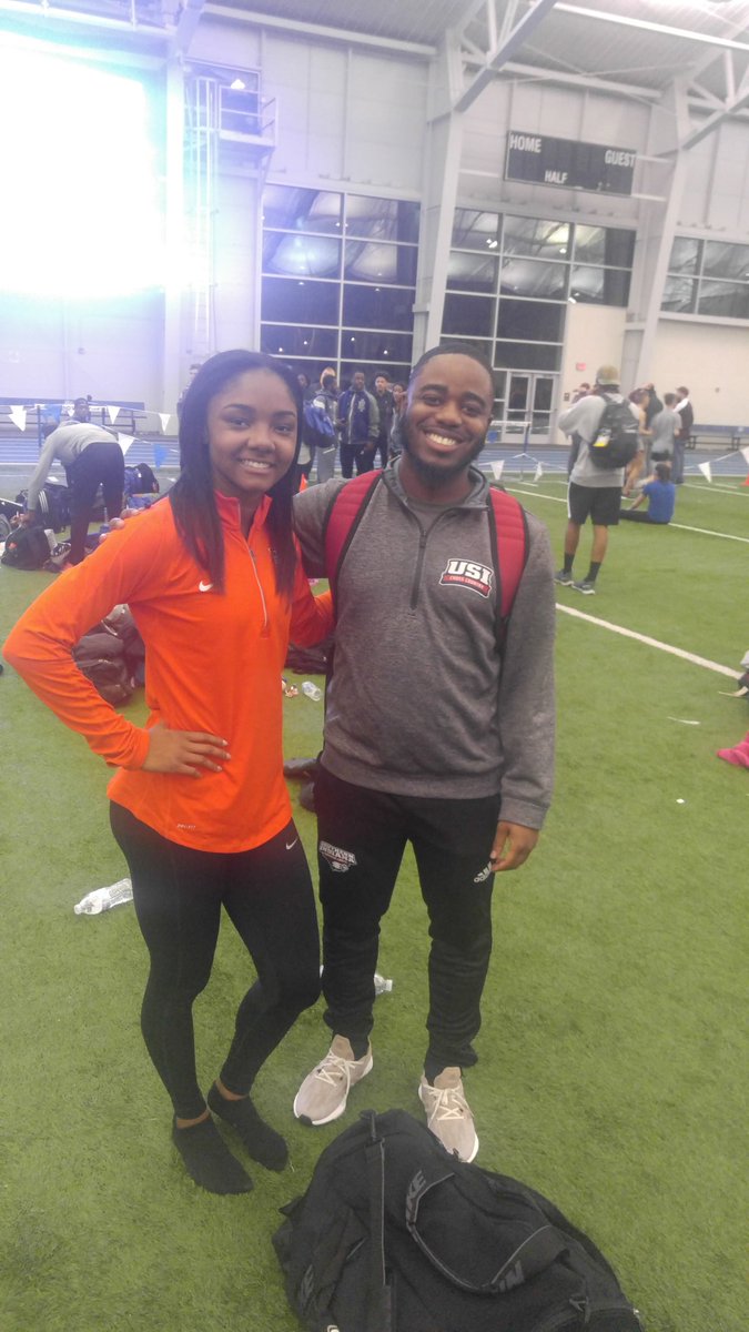 IntensityTrack's tweet photo. Look who I ran into today 👀 @rdraper6 It was great talking with you! https://t.co/urX0UlSe5S
