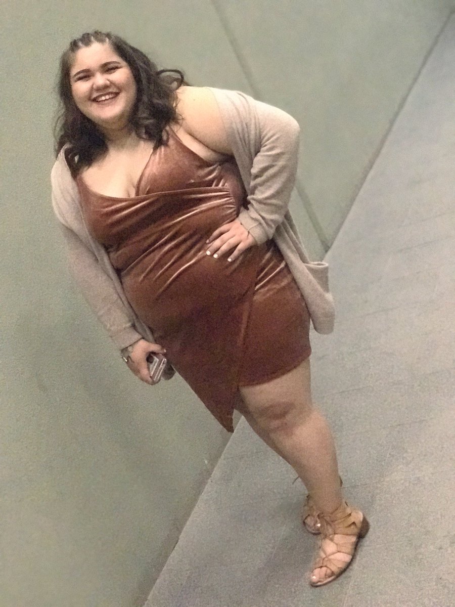 ashlie_bautista's tweet image. so last night, I wore something that I never thought I would wear. I’m very insecure but with the help of my amazing friends for hyping me up, i was able to wear it and gained a little bit more confidence in myself. ❣️