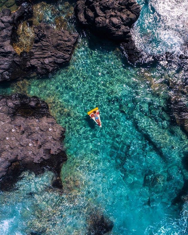 honolulumag's tweet photo. It's #AlohaFriday and #NationalPizzaDay! 🍕 We hope you get some sun, some rest and some pizza this weekend. Keep tagging your favorite Island pics with #luckywelivehonolulu for your chance to be featured! 📷: @evilfairy1004 / @jatzkiboy https://t.co/ulraskDUsh https://t.co/2C43e1Mif8