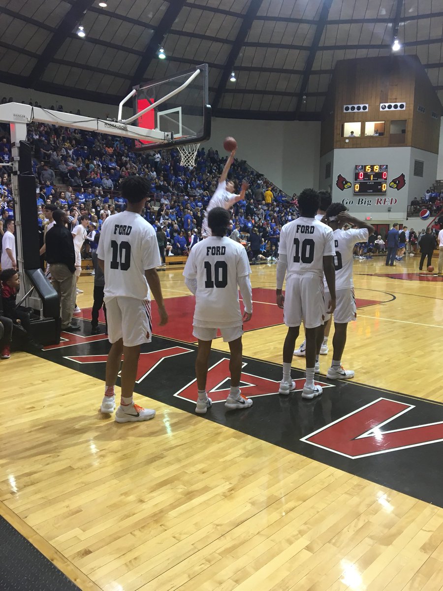 esrockSt's tweet photo. Very sweet tribute here tonight to Joe Ford. Packed house for a big rivalry game, the team’s been wearing these shooting shirts all season, and then there’s those gaudy stats. #2500PointClub #NoThreePointers @VandyMBB https://t.co/6LQuyXKbYF