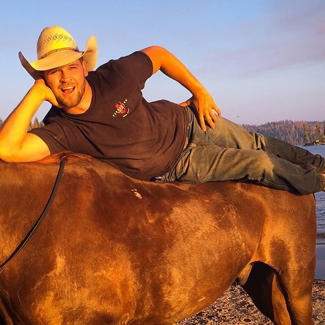 CowboyConnexion's tweet photo. 🤠 @camo_cook7 #camo_cook7 #cameroncook
.
RepostBy @camo_cook7: "I am deadpool #countryboy #cowboy #deadpool #horses #shaverlake #california #offroading"
.
#cowboy #cowboys #cowboysofinstagram #horse #horses #horsesofinstagram #muscle #muscles #fit #f… https://t.co/JVdQdQAKqO https://t.co/k9ICrW8jBT
