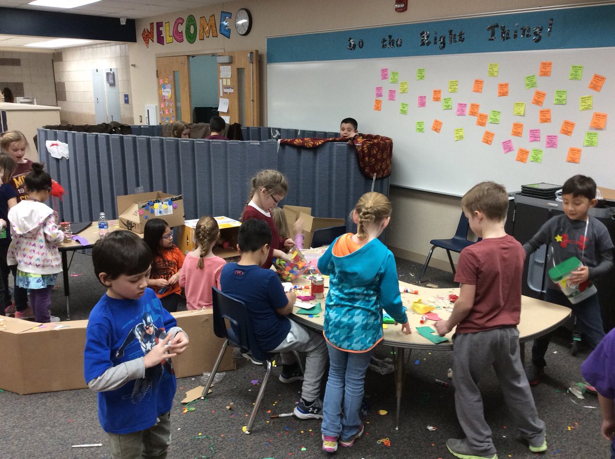 MrsEdalen's tweet photo. Global School Play Day afternoon... unstructured play to encourage creativity and build 21st century skills! #GSPD #tigersrock #giantmess #memoriesmade #tiredteachers https://t.co/2RnPHS3CO7