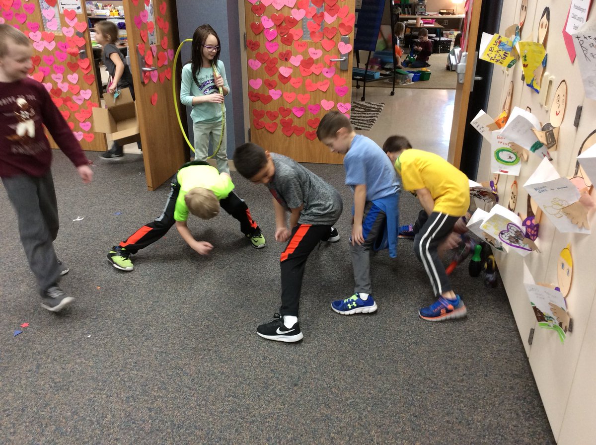 MrsEdalen's tweet photo. Global School Play Day afternoon... unstructured play to encourage creativity and build 21st century skills! #GSPD #tigersrock #giantmess #memoriesmade #tiredteachers https://t.co/2RnPHS3CO7