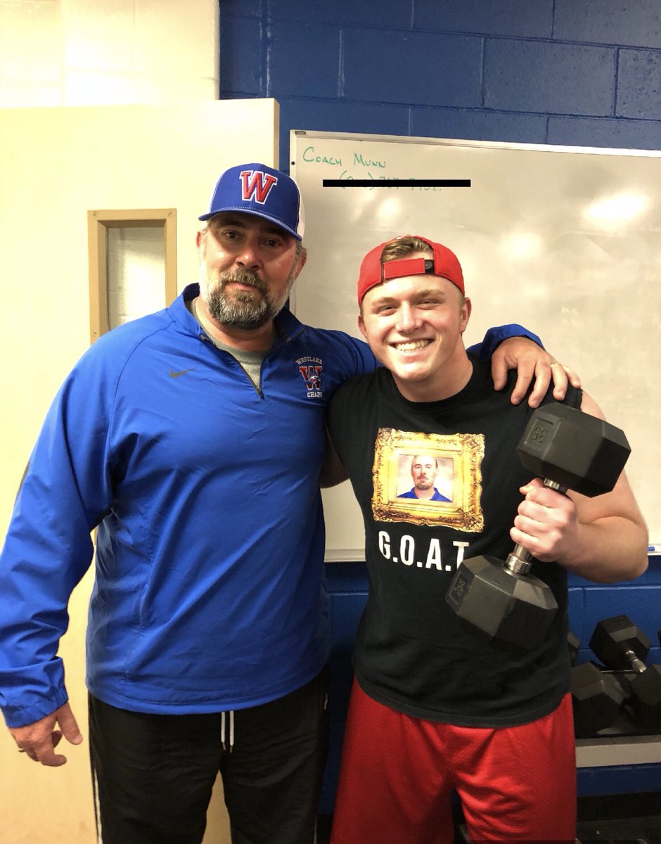 A legendary #FatArmFriday rockin’ the G.O.A.T. shirt w/ #TheGOAT <a href="/DougWilson37/">Doug wilson</a>. <a href="/WLChapFootball/">Westlake Football</a>