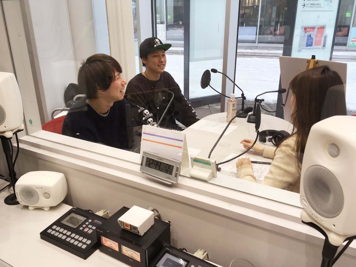 yukatakadaaa's tweet image. 全国どこからでもラジコで聴いてね！ABSラジオ『CLAP RADIO』この後13時〜なかいちで公開生放送！ゲストは #タクマ さんと #FREECROSS キョータローさん★ギタリストの #Char さんからの音声メッセージも届いています☆ゲストさんや番組へメッセージや質問をこのツイートにリプライでどんどん送ってね