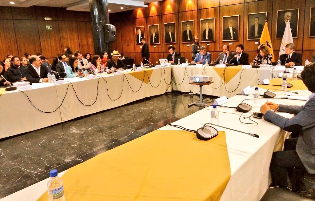 1. Cerramos una semana productiva para la Comisión <a href="/RegimenEconomAN/">Comisión Régimen Económico</a>. Gracias a los colectivos académicos que aceptaron conversar sobre actualidad económica y posibilidades legislativas en la <a href="/AsambleaEcuador/">Asamblea Nacional</a> <a href="/IAENUniversidad/">IAEN</a> <a href="/uasbecuador/">Universidad Andina</a> <a href="/PUCE_Ecuador/">PUCE Ecuador</a>