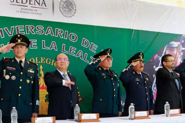 CHN_Chiapas's tweet photo. Gobierno de Chiapas reconoce lealtad y compromiso de soldados mexicanos. https://t.co/Kyld8lLpTL https://t.co/WIhrYYuNFx