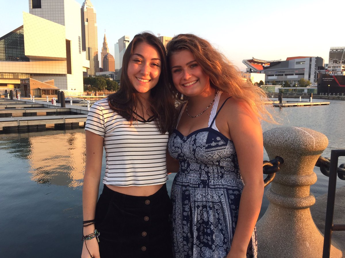 bellapiazza17's tweet photo. happy birthday to my emoest friend 💕 love uuu #bird #makessense #stage2 @ellieguilfoyle https://t.co/6hs6mMhL3y