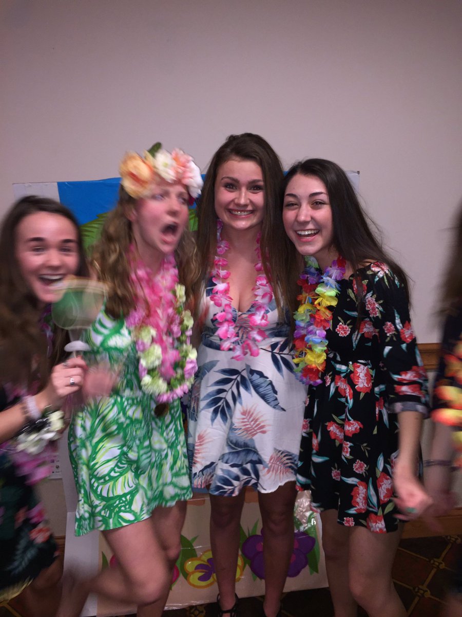 bellapiazza17's tweet photo. happy birthday to my emoest friend 💕 love uuu #bird #makessense #stage2 @ellieguilfoyle https://t.co/6hs6mMhL3y