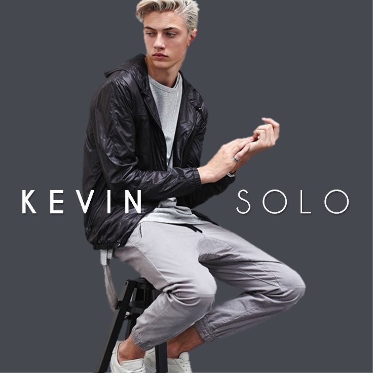 kevinvsmith_'s tweet photo. My debut album SOLO featuring the singles POR ESTA NOCHE and ILUSO is now available on Standard and Bonus Track Version. Go and get it now. @MoonshineRCRDS https://t.co/6XSTVPwgSC