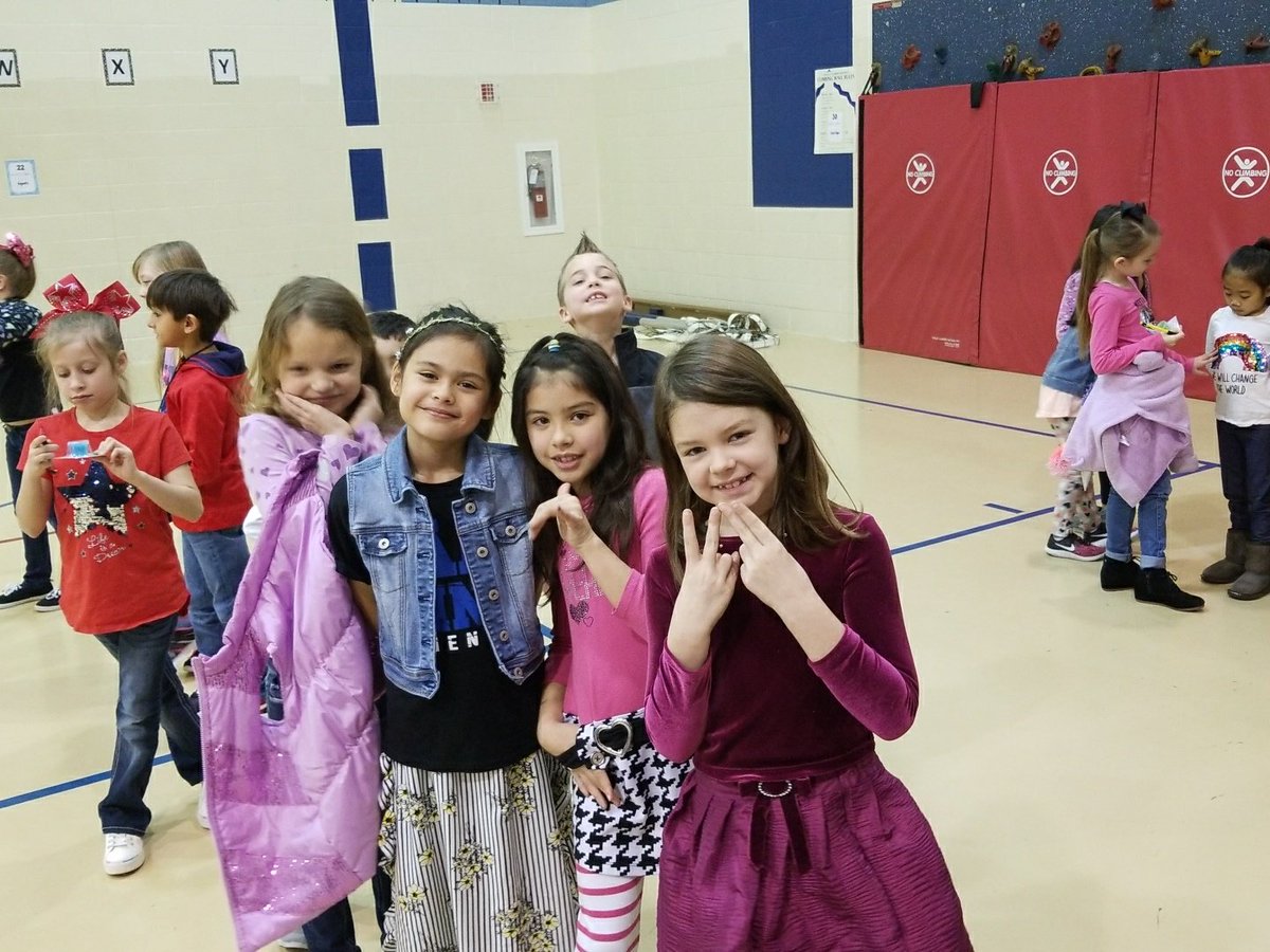 vanderson_mrs's tweet image. All these cute #superinsecond graders!