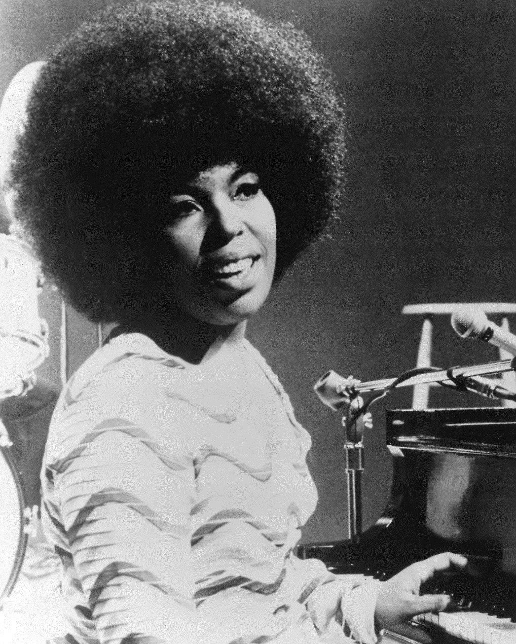 Happy Birthday to Roberta Flack who turns 79 today! 