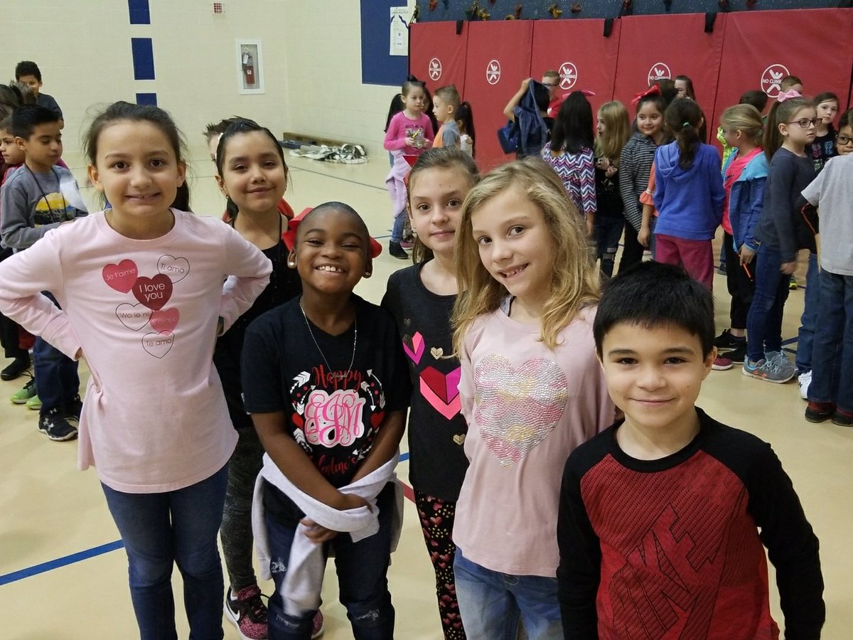 vanderson_mrs's tweet image. All these cute #superinsecond graders!
