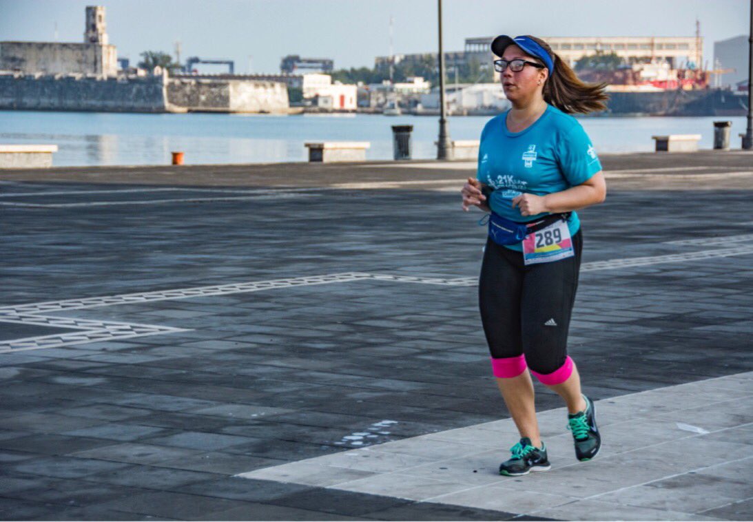 sarahizamarrip's tweet photo. #MMPV2018 #yoelegicorrer #veracruz #malecon #soycorredora #jarocha #rojacomotomate #21K gracias por la toma ! https://t.co/7SFgmokwk4