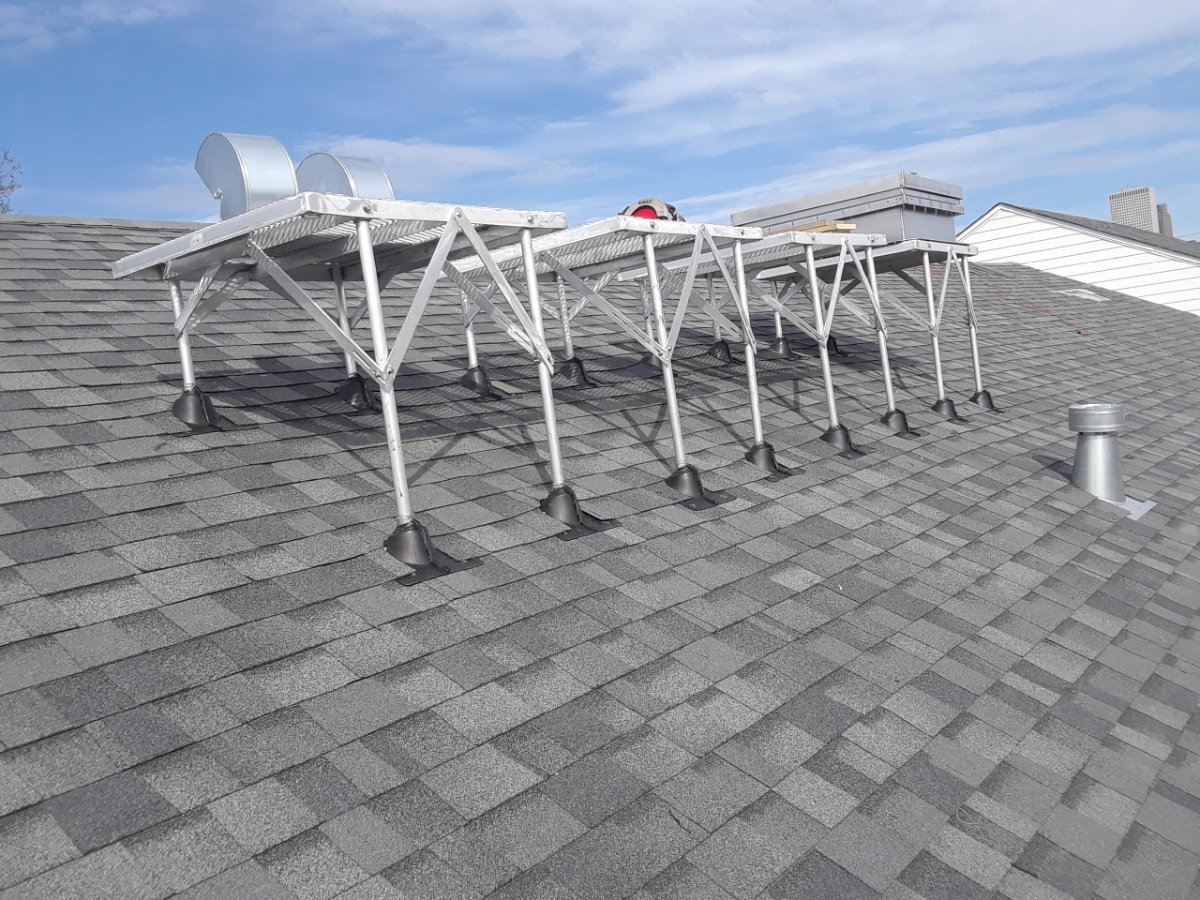 RoofPlatform's tweet photo. #platformpro #acplatform #rooftopplatform #roofer #HVAC #roofplatform #roofcontractors #RoofingExpo #roofingcompany #airconditioning #neworleans #roof 4 newly installed AC platforms on a pitched roof. Never remove again. When re-roofing!! https://t.co/l97yoiv6MG