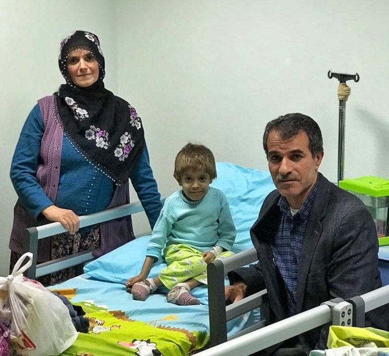 Şu Anda bu tweeti gören herkes Lütfen RT 

Muhammed 7 Yaşında İlik Kanseri 

İlik Bekliyor 

Kızılay Kan Merkezlerine Kök Hücre İçin 3 Tüp Kan Vererek Umut Olabilirsin