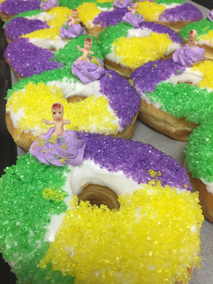 jupiterdonuts's tweet photo. PACZKI  time !!   Once a year we make these special pastries for Fat Tuesday at the Jupiter and Royal palm beach locations   King Cake and PACZKI’s  @KVJShow @CBS12 #fattuesday #paczki #kingcake #Donut #jupiterdonuts #getyousome https://t.co/tRJllA9nMK
