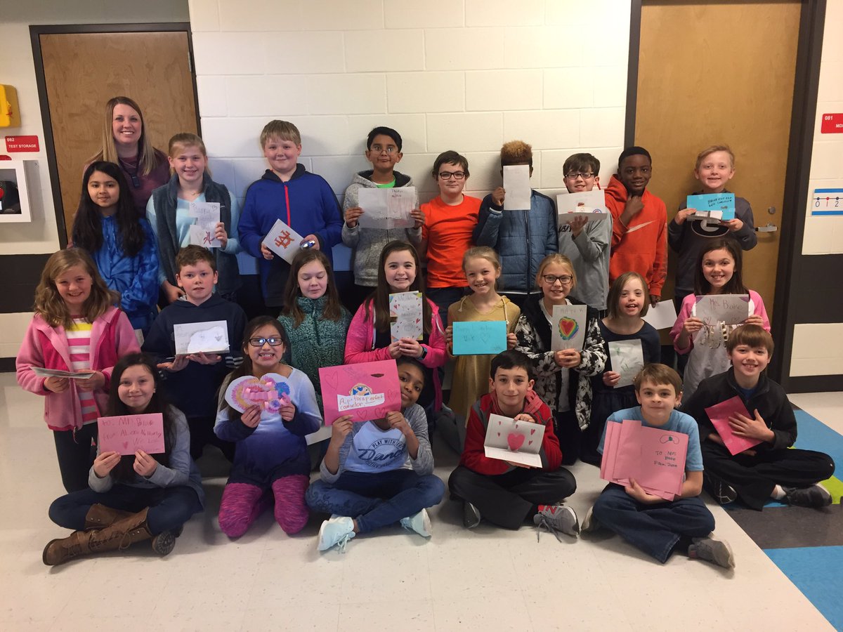 Lauren_L_Blake's tweet photo. Every 4th grade class surprised me today with these hand made cards. I have loved reading them all! #NSCW2018 #MESkind https://t.co/DPnBzMYOzw