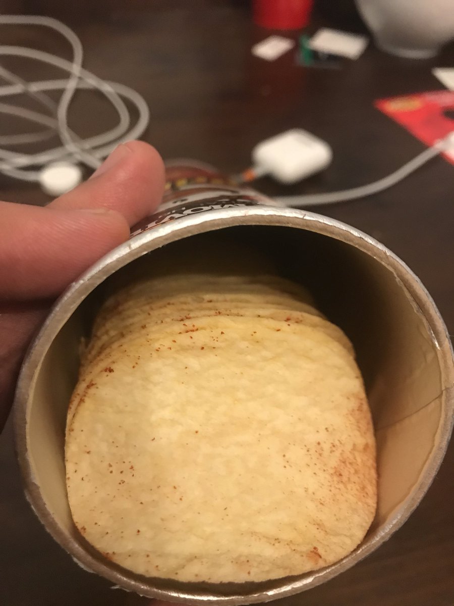 joeteshima's tweet photo. Your ketchup @Pringles have no ketchup. This was a very sad start to the weekend. https://t.co/F0bxdPlmcF