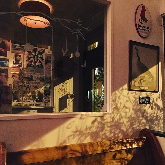 BlaueGansNYC's tweet photo. Beautiful place, happy people, powerful music, delicious food, classic drinks, timeless art, short days, long nights, unforgettable memories. 
Always welcome to experience a night with the magical team behind the doors. 🙏🏻@blauegansnyc🙏🏻
#blauegans #valentinesday #newtim… https://t.co/LyB3AzYyRH