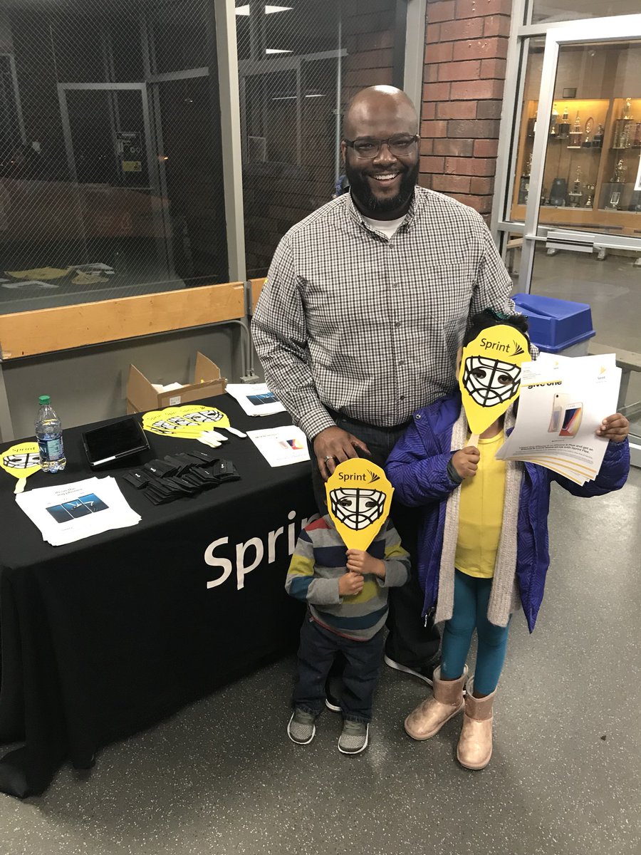 LangerSprint's tweet image. It was family night at the #MNMagicians hockey game so we decided to bring our #Sprint Families to help spread the word on the #BestValueInWireless #InvolvedInCommunity #WeWillEarnYourBusiness