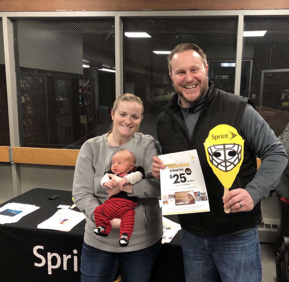 LangerSprint's tweet image. It was family night at the #MNMagicians hockey game so we decided to bring our #Sprint Families to help spread the word on the #BestValueInWireless #InvolvedInCommunity #WeWillEarnYourBusiness