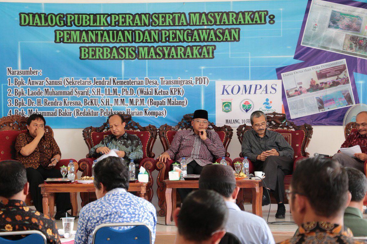 anwsanusi's tweet photo. "Kita mendorong pentingnya penerapan transparansi dan akuntabilitas dlm pembangunan Desa yg benar2 melibatkan elemen masyarakat di Desa".
Menjadi narasumber dlm Dialog Publik Bersama Bpk Rendra Kresna (Bupati Malang), Bpk M Bakir (PL Harian Kompas ) dan Kabiro Humas @KemenDesa https://t.co/0TMVw5MqT0