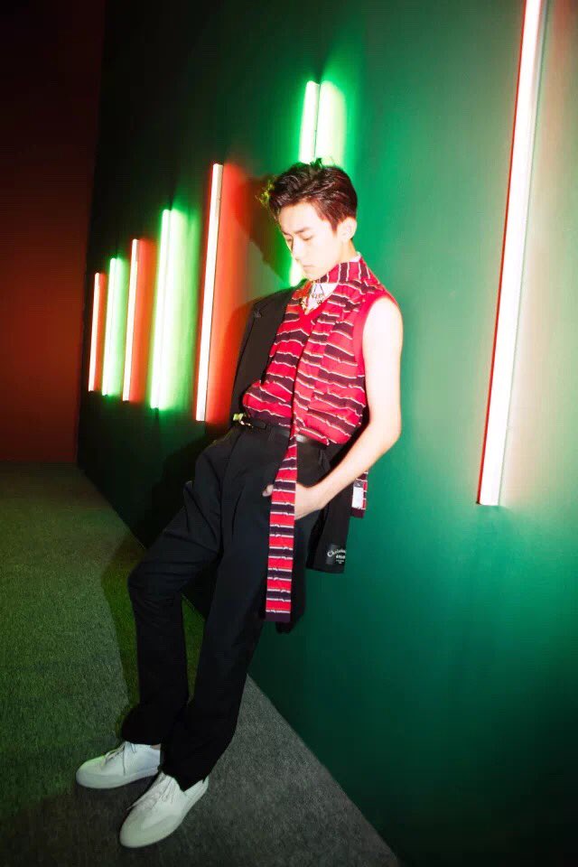 JacksonYee_YT's tweet photo. #JacksonYee in DIOR HOMME’s Summer 2018 collection. 
DIOR HOMME特邀之一易烊千玺精彩呈现2018夏季系列的独特风采。
For more visit https://t.co/cvU0nazRTv
Cr. @Dior China https://t.co/LHTutLhSd0
