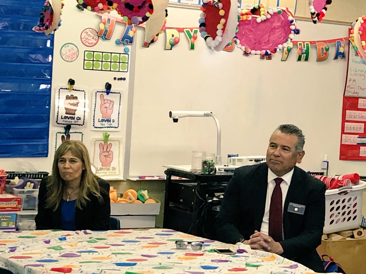 DeckerPUSD's tweet photo. Even the @PomonaUnified Superintendent, School Board President &amp; @pomonachamber Director came to the “everyone is 5” party in TK #happybirthdayTK #showandtell #publicspeaking #transitionalK #proudtobepusd #deckermakeswaves https://t.co/tbkhrisLwN