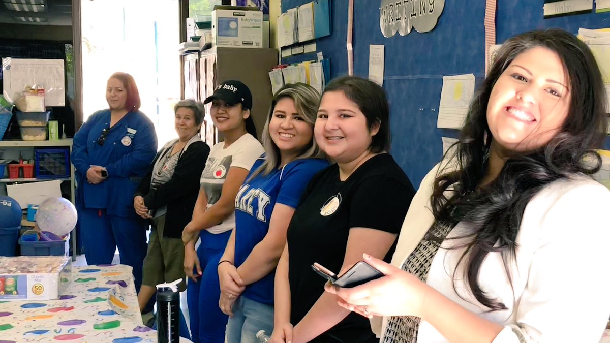 DeckerPUSD's tweet photo. Even the @PomonaUnified Superintendent, School Board President &amp; @pomonachamber Director came to the “everyone is 5” party in TK #happybirthdayTK #showandtell #publicspeaking #transitionalK #proudtobepusd #deckermakeswaves https://t.co/tbkhrisLwN