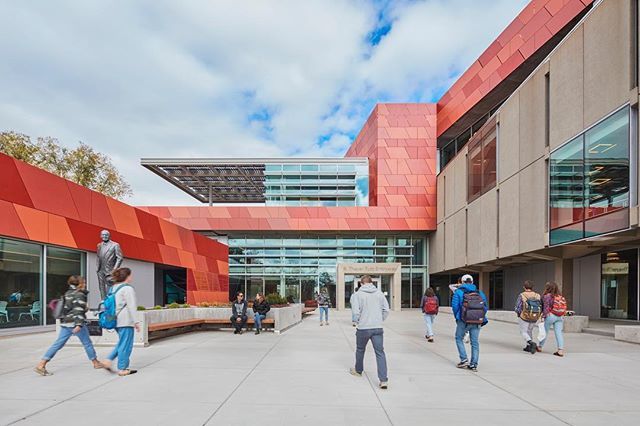 lerumphoto's tweet photo. Colorado College Tutt Library designed by @pfeiffer_architects 
#architecturephotography #architecture #coloradocollege #design #netzero #library #aia https://t.co/o2BmM3nm1z