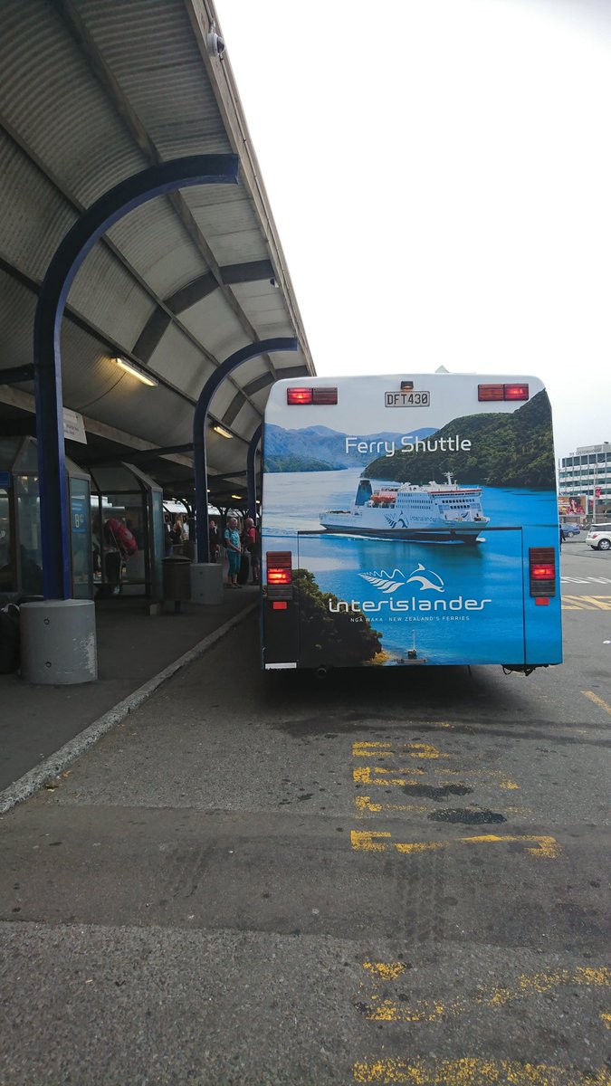 WildBayNZ's tweet image. Passengers from one @GreatJourneysNZ arrive at the same time as another great journey  @interislander
#interislander #northernexplorer #wellington #kiwirail @kiwirail