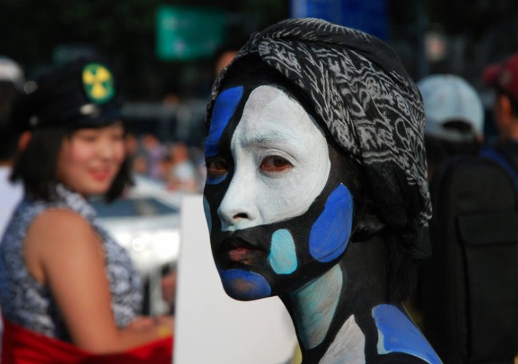 Hi_Im_Willow_'s tweet photo. Oh So Young, an artist from Jeju Island, South Korea, sits down to talk about making murals, activism through art, and about personal expression. Plus, she tells a funny story about her wild car. https://t.co/jayeL9QRKJ #CreativesSpeak #creativeinterview https://t.co/5dBxY0WZWF