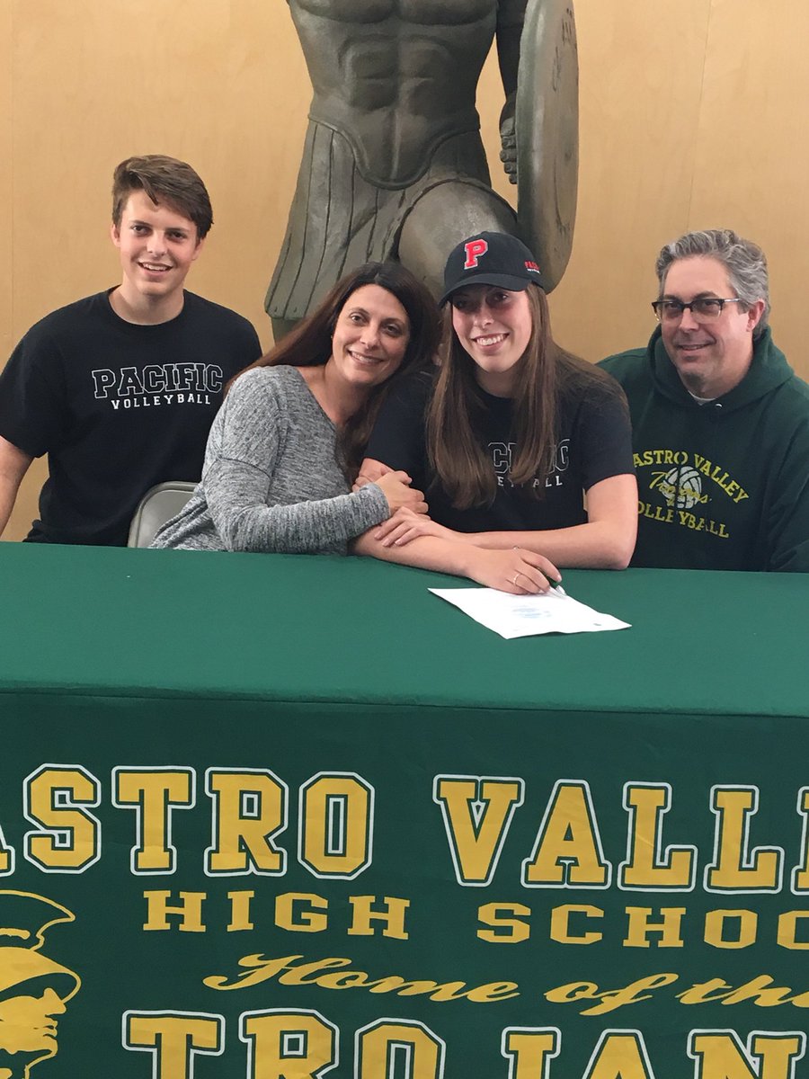 BoxerVBall's tweet photo. Another One! Letโs welcome another Boxer from the 2018 class. Elika Unti, a Middle Blocker from NorCal Volleyball Club hails from Castro Valley, CA. #futureboxer https://t.co/eaLKuG7Y4C