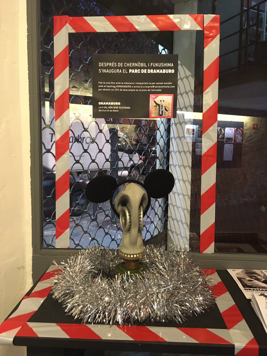 Fes-te foto amb màscara i orelles, penja-la amb el hashtag #dramaburgi tindràs una entrada amb 30% de descompte. <a href="/elTantarantana/">Teatre Tantarantana</a>