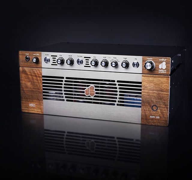 deBontAmps's tweet photo. Set, complete. Several years in the making, but it's finally here! Sound, electronics and aesthetics exactly where I want them. Viđur #preamp and Detti 125 #poweramp for #bassguitar. Special thanks to @thijsgaasendamphoto #protocase @disso_nanten @maakpl… https://t.co/rjDnspCywb https://t.co/9pcjw75WRR