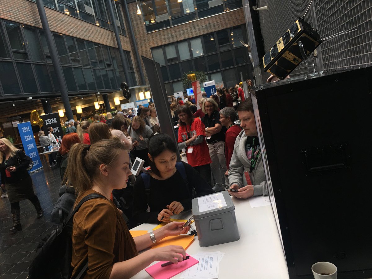OlenSuperAda's tweet photo. #olensuperada #reaktor Awesome, it opened! #onnistuminen https://t.co/34EAmgU2FF