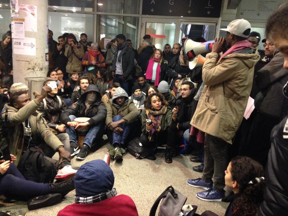 sol2refugees's tweet photo. #Solidarity to squatter: #PARIS - #Migrants and #solidarians squatted two floors of Paris 8 #university after having been cheesed by the #police from the streets around #LaChapelle.
#Solidarity Always Win.
more info here : https://t.co/mAH23HdnpH…/ https://t.co/vz1Rtx6Gzt