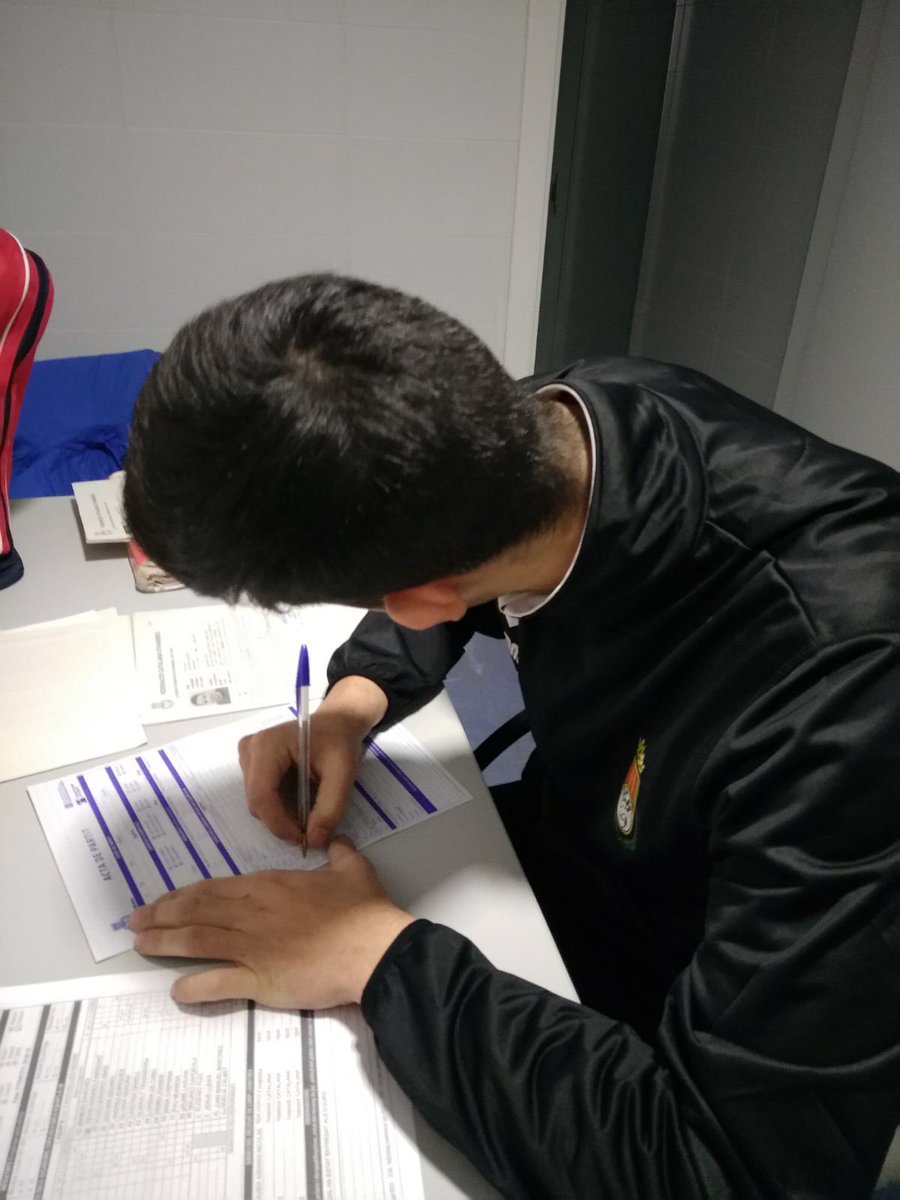 FCHArbitres's tweet photo. ❗️I més debuts aquest dissabte. 

👉 Torn per a Victor Vega a Sant Feliu de Ll. Amb el @CHSantLlorenc vs La Salle Bonanova. 

➡️ Recordar i agrair el fonamental paper dels àrbitres “tutors” amb més experiència que han acompanyat en el seu primer dia als seus companys. https://t.co/MQaZkq83Op
