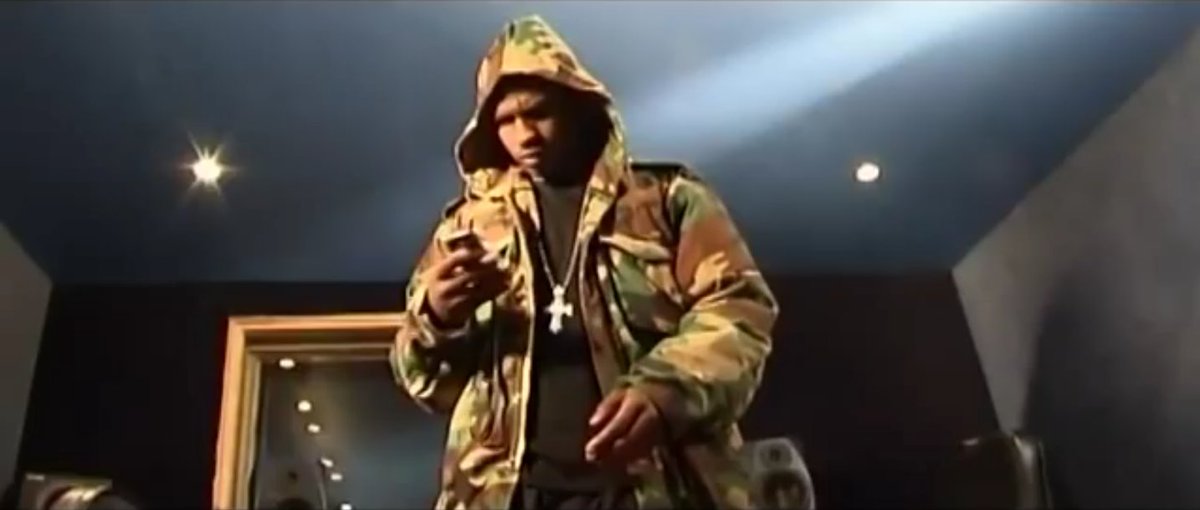 DiegoDan5o's tweet photo. From not picking up the phone in his 1st music video to being on the phone in a Nike ad. @Skepta's journey 👏🏿 https://t.co/pUNS8FWfK5