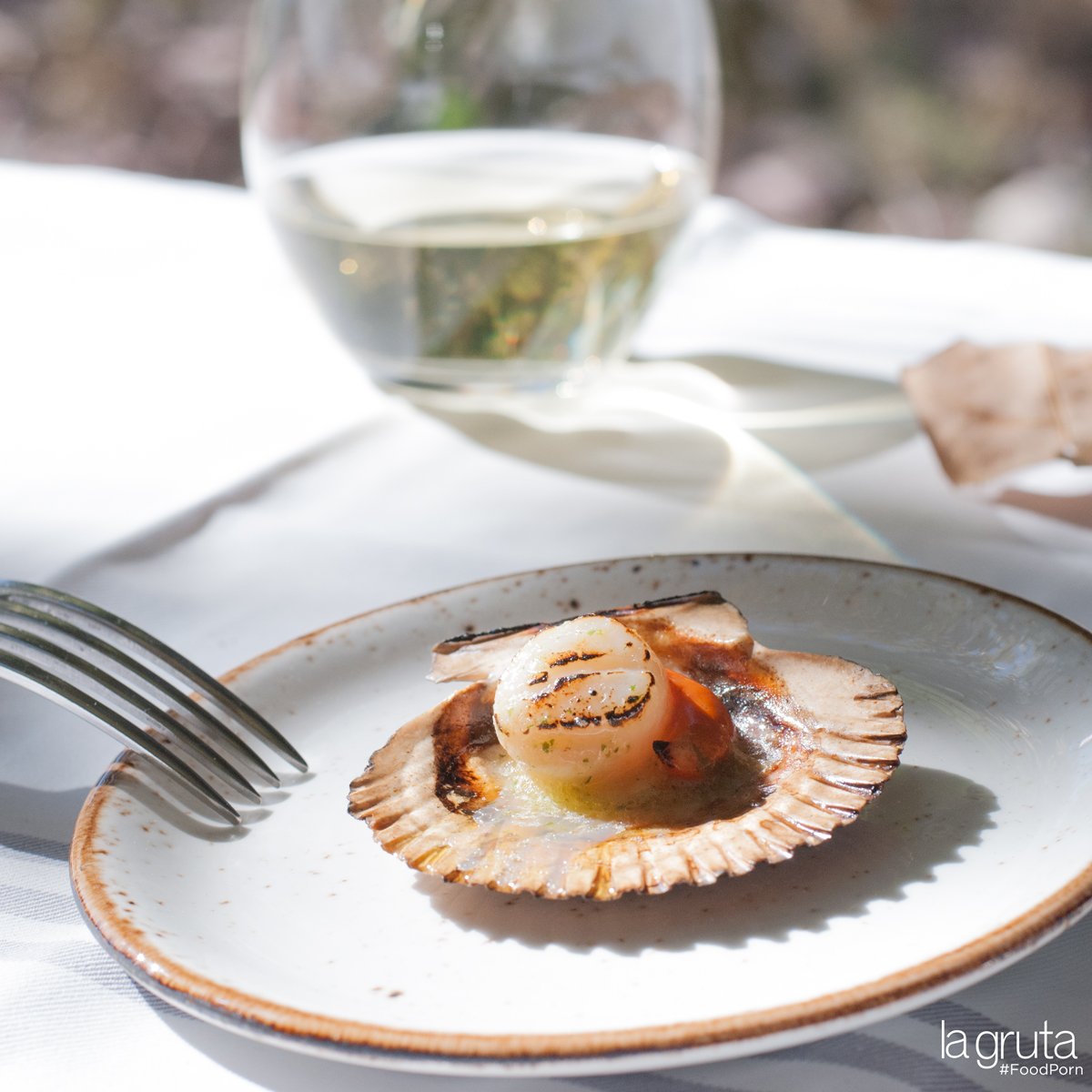 LagrutaRestaur's tweet photo. En La Gruta siempre utilizamos los productos más frescos, como esta zamburiña gallega.

Échale un vistazo a nuestra cuenta de Instagram y déjate sorprender por nuestro trabajo 👉 https://t.co/RVlxoF4xQA

#RestauranteLaGruta #LaGrutaFoodPorn https://t.co/mh0WIzBUYc