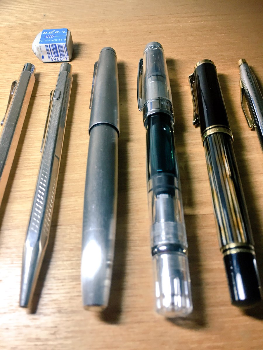 ruha1105's tweet photo. #筆箱紹介
#筆箱診断  
ペリカンＭ400 茶縞
TWSBI Diamond580 
LAMY プレミエステンレス
カランダッシュ849 ボールペン
エクリドール ペンシル
クロス センチュリー 赤インク
家で使用してる筆箱です
いいねRTよろしくお願いします
#拡散希望 https://t.co/10NzScEMhv