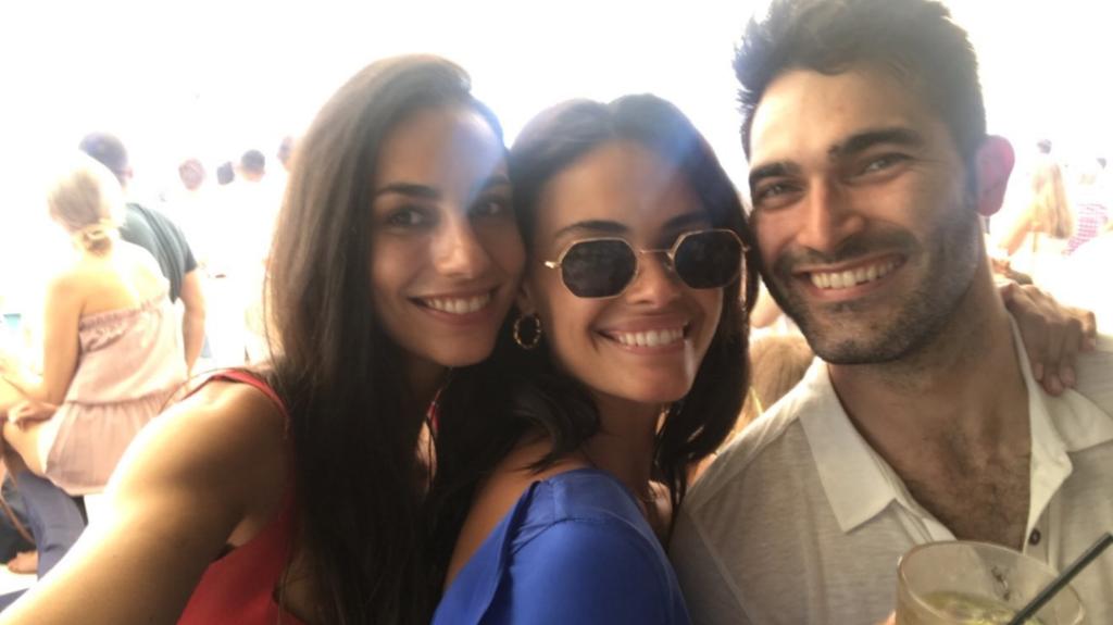 HoechOBrienWeb's tweet photo. Tyler Hoechlin in Sydney, Australia with friends. https://t.co/Uodb59IYN9