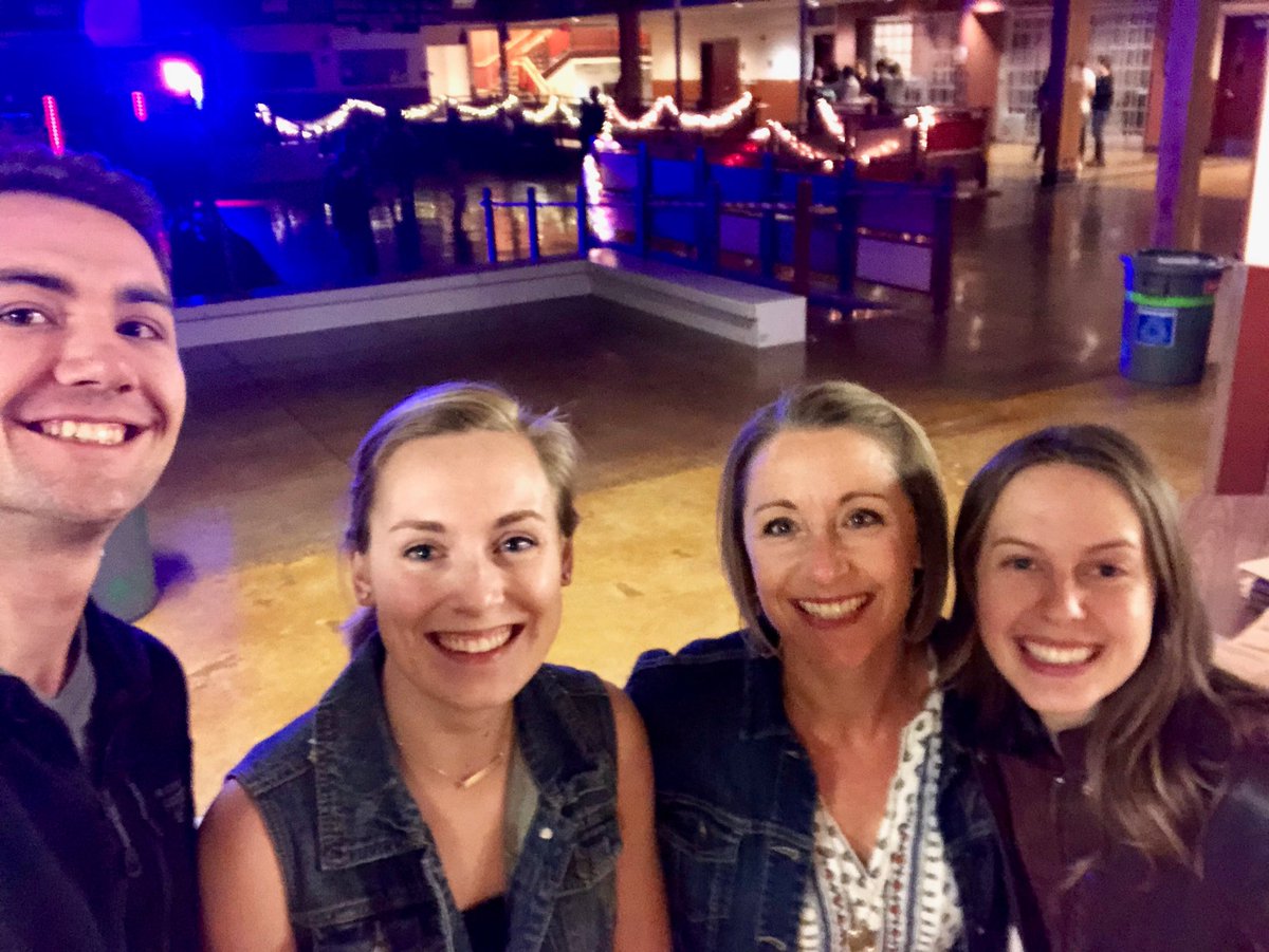 hperlmutteryl's tweet photo. Sherwood Young Life leaders  - workin’ “coat check” at the SHS dance! https://t.co/PsWMYc1VHl