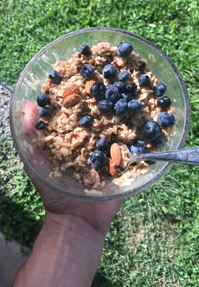 vegancook101's tweet image. Yummy Overnight Oats with Blueberries, Almonds, Berberries, Chia Seeds, Cinnamon and sweetened with Date sugar. i.redd.it/hztsou4y1af01.… #vegan