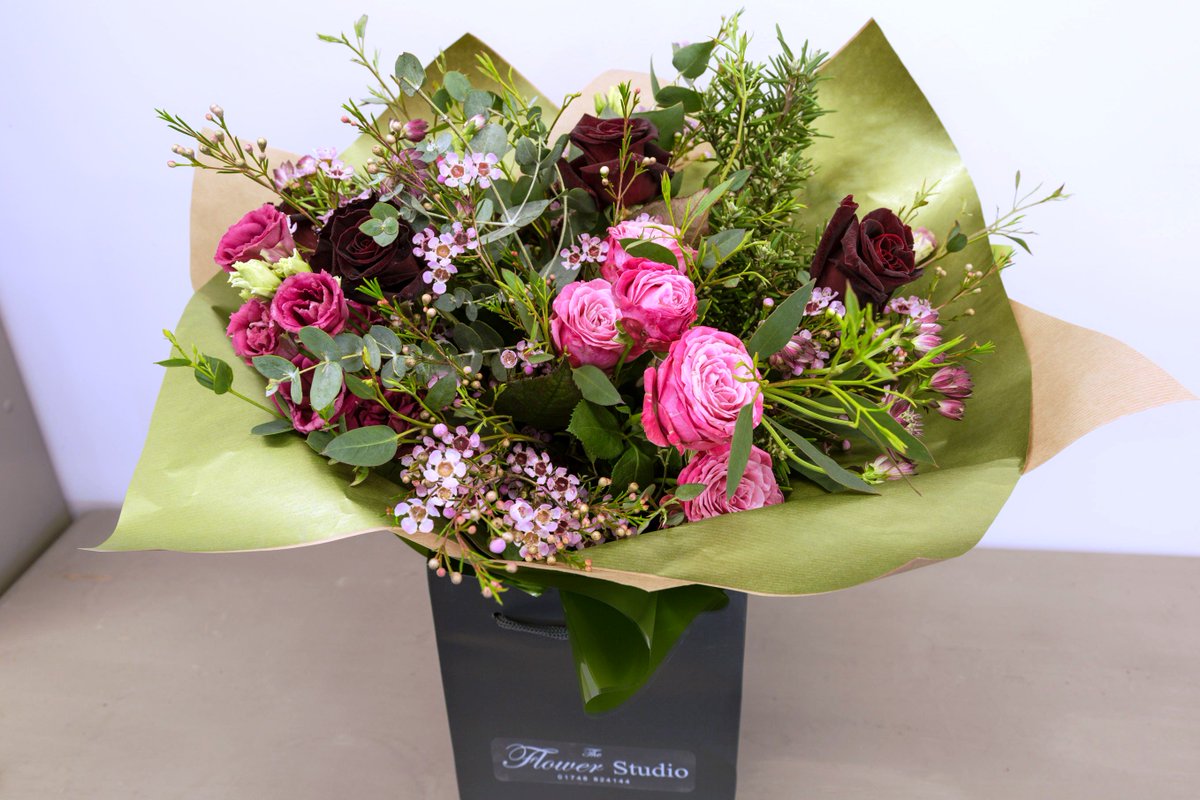 flowerstudio14's tweet photo. Don't forget to order your Valentine's flowers from The Flower Studio in Richmond  01748 824144 #flowerstudio14 #nthyorksweddings #origRichmond #ValentinesDay #Flowers https://t.co/ZYHsi2PaSG