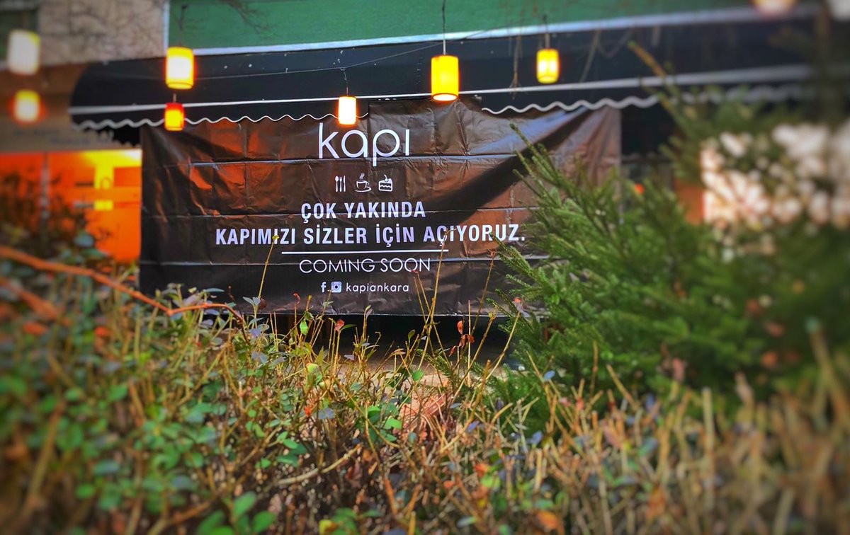 Güne kahvaltısız, kahvesiz başlayamayanlar için,
Eş dost ne zamandır toplanamıyoruz diyenler için,
Eve giresi olmayanlar için,
Çat kapı gidecek bir yer bulamayanlar için,
Keyifli müzikle okumadan duramayanlar için,
Kapımızın size her zaman açık olması için
hazırlanıyoruz..