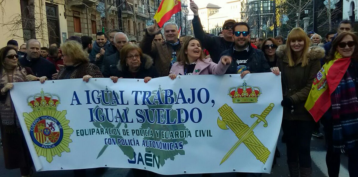 Cs_Jaen's tweet photo. 🍊 .@MariaCantos_74 en representación de .@Cs_Jaen acompañó a .@JusapolJaen a la manifestación en Granada por una #EquiparacionYa https://t.co/PBYcX7feQB