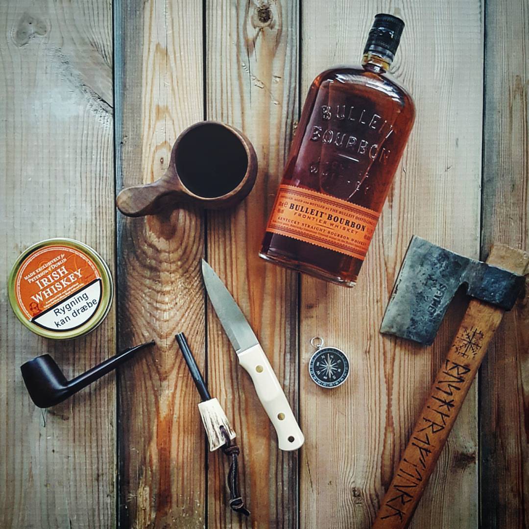 victoriya_club's tweet photo. 💟❤️"Opportunity does not knock, it presents itself when you beat down the door." Kyle Chandler #bourbon #whiskey  #mensset #compass https://t.co/Tw2jZIyC7J